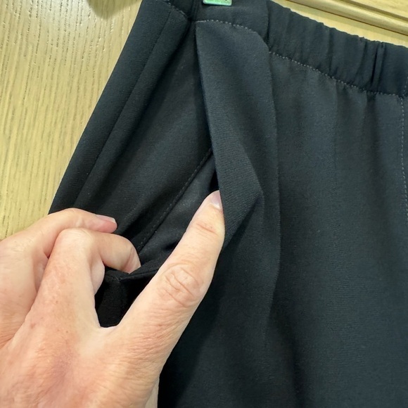 Vince Elastic Waist Contemporary Jogger with Pockets / medium - Picture 11 of 12